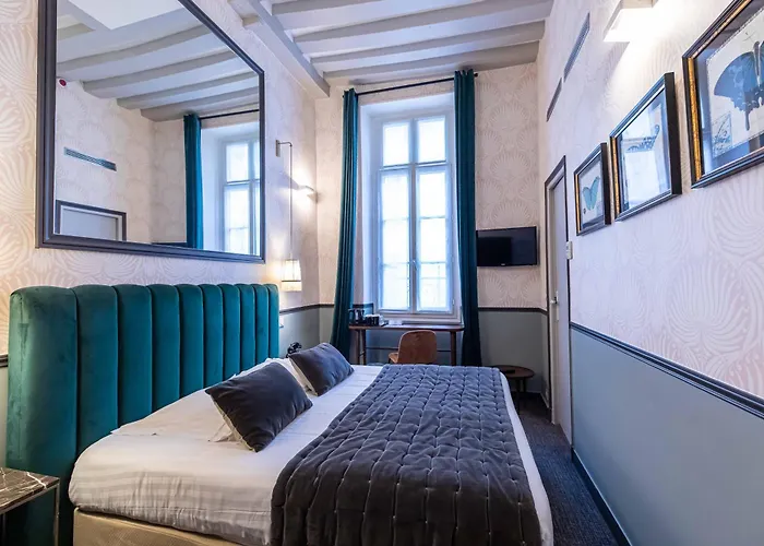 Dauphine Saint Germain Paris