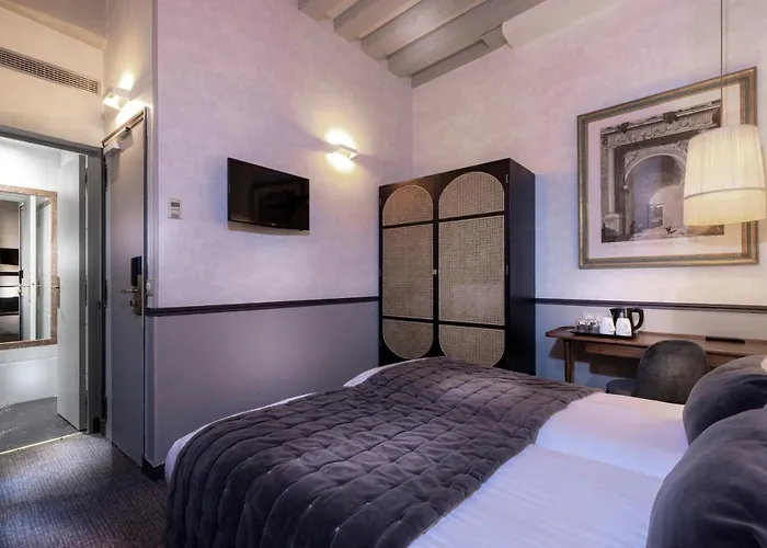 Dauphine Saint Germain