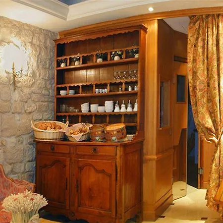 Dauphine Saint Germain 3*
